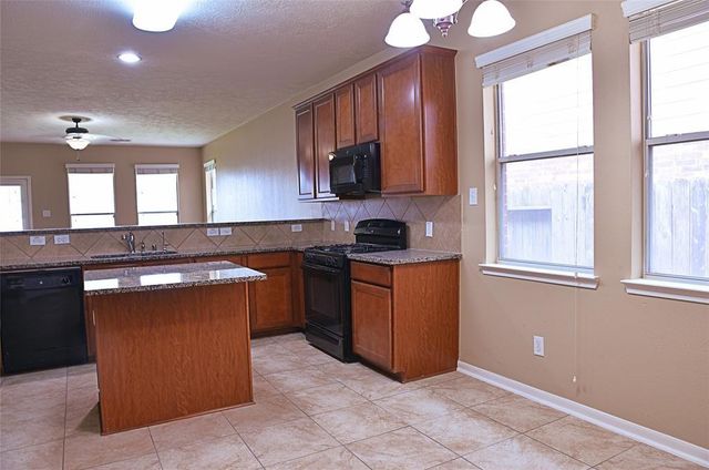 12903 Flat Creek Drive, Pearland, TX 77584