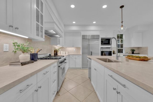 6215 Dartington Way, Carlsbad, CA 92009