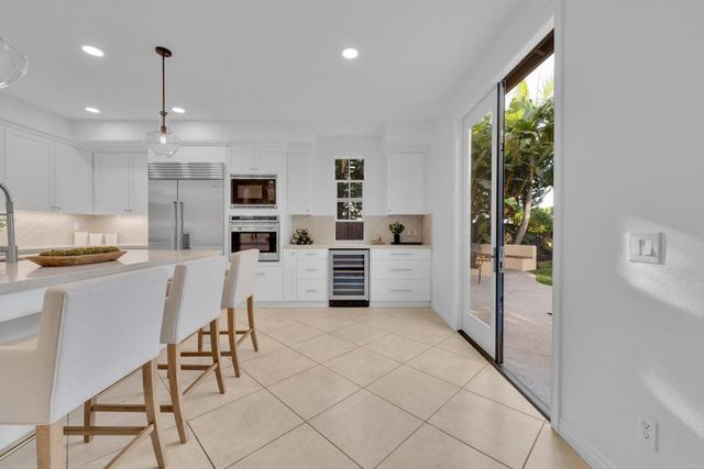 6215 Dartington Way, Carlsbad, CA 92009