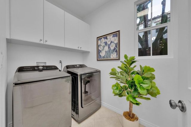 6215 Dartington Way, Carlsbad, CA 92009