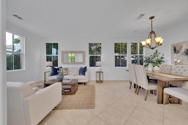 6215 Dartington Way, Carlsbad, CA 92009