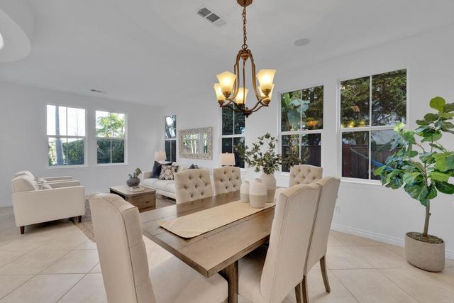 6215 Dartington Way, Carlsbad, CA 92009