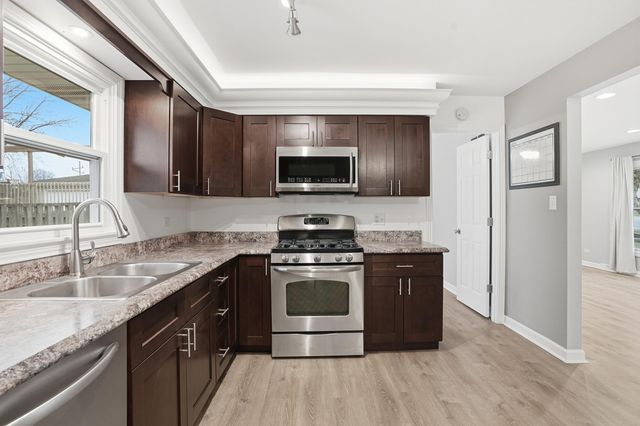 2431 Hickory Drive, Dyer, IN 46311