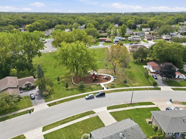 2431 Hickory Drive, Dyer, IN 46311