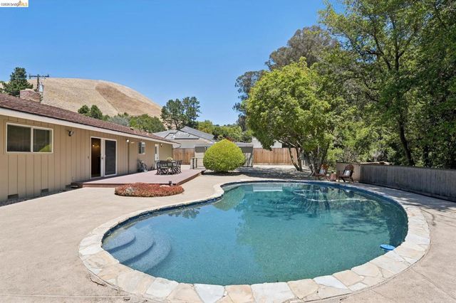 2530 Patra Drive, El Sobrante, CA 94803