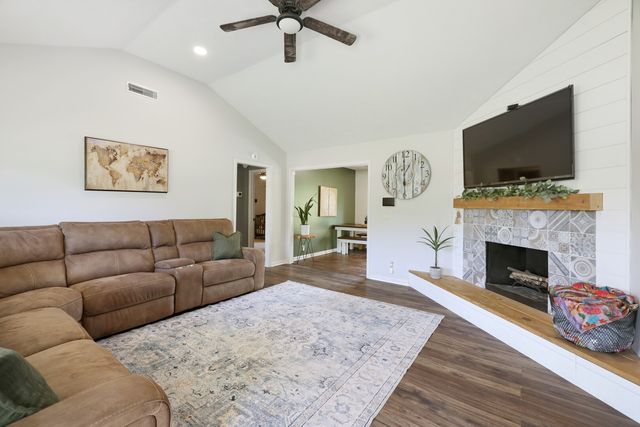 136 Fall Creek Dr, Murfreesboro, TN 37129