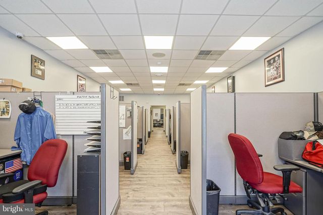208 N BROADWAY, Gloucester City, NJ 08030