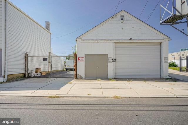 208 N BROADWAY, Gloucester City, NJ 08030