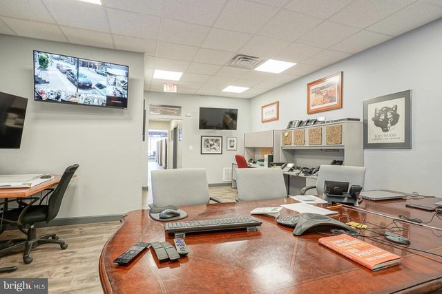 208 N BROADWAY, Gloucester City, NJ 08030