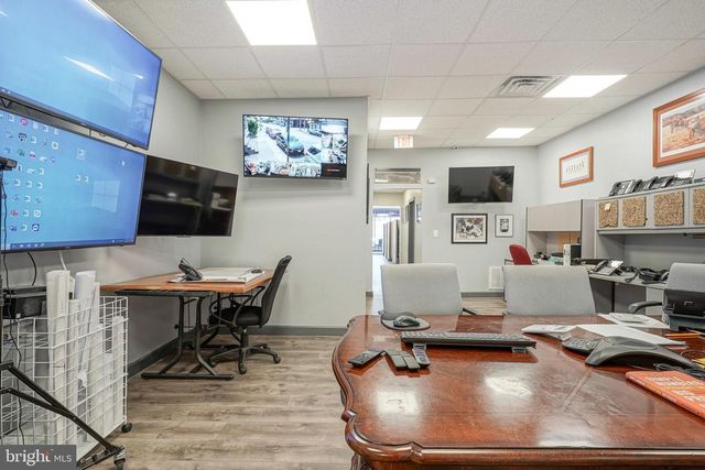 208 N BROADWAY, Gloucester City, NJ 08030