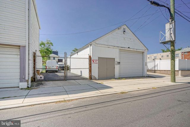 208 N BROADWAY, Gloucester City, NJ 08030