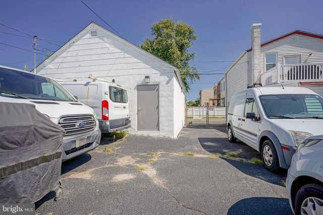 208 N BROADWAY, Gloucester City, NJ 08030