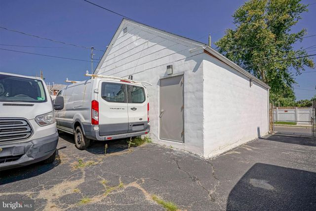 208 N BROADWAY, Gloucester City, NJ 08030