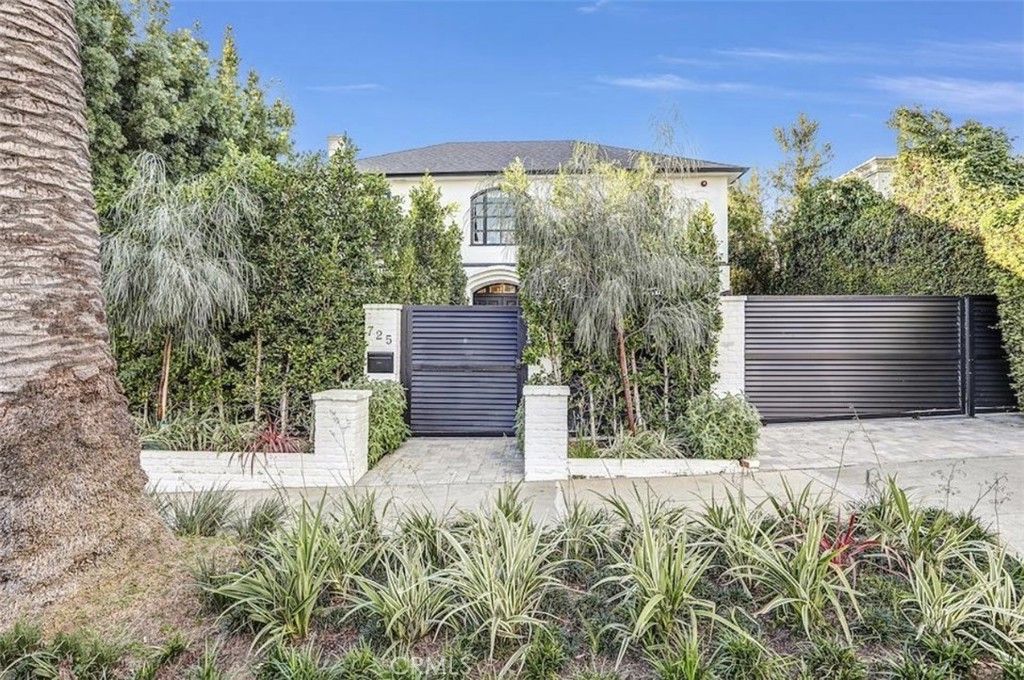 725 N Doheny, Beverly Hills, CA 90210