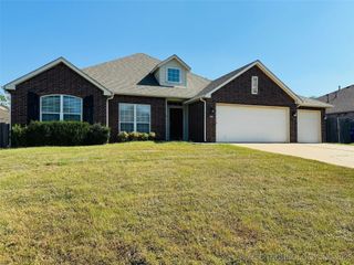 4425 S 199th East Avenue, Broken Arrow, OK 74014