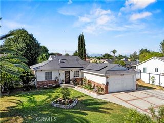 18229 Strathern Street, Reseda (los Angeles), CA 91335