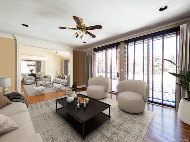 2 Bonnie Lynn Court, Roslyn, NY 11576