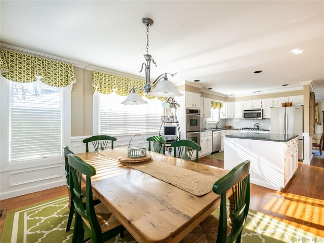 2 Bonnie Lynn Court, Roslyn, NY 11576