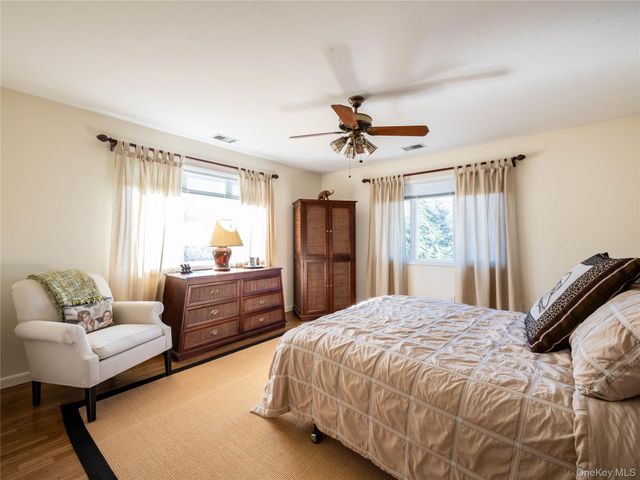 2 Bonnie Lynn Court, Roslyn, NY 11576