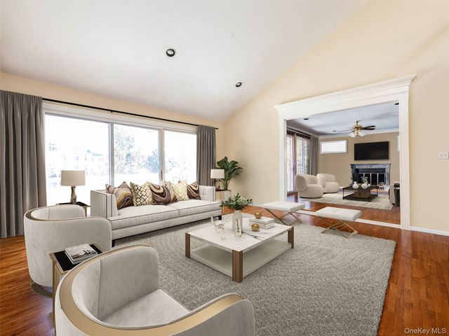 2 Bonnie Lynn Court, Roslyn, NY 11576