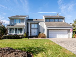 2 Bonnie Lynn Court, Roslyn, NY 11576