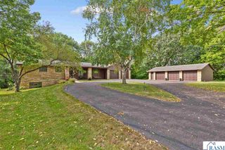 23 Holiday Court, North Mankato, MN 56003