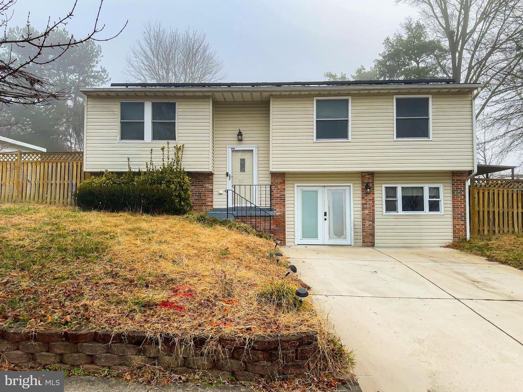 12604 APPLECROSS DR, Clinton, MD 20735