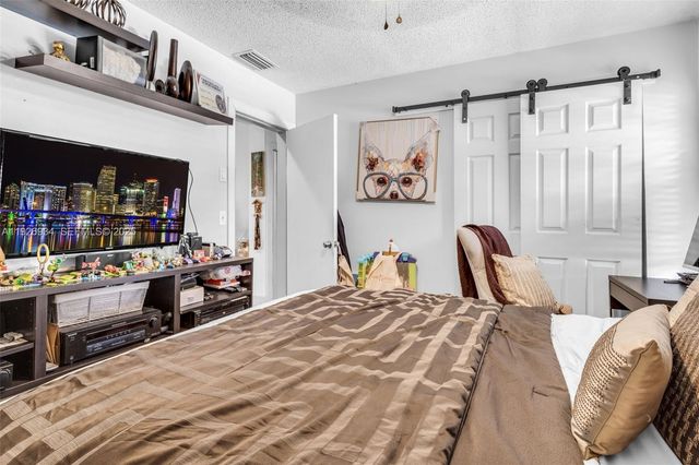 1420 W Sandpiper Cir 1420, Pembroke Pines, FL 33026