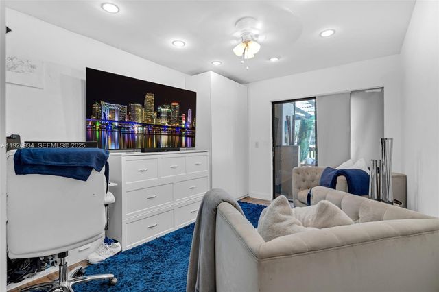 1420 W Sandpiper Cir 1420, Pembroke Pines, FL 33026