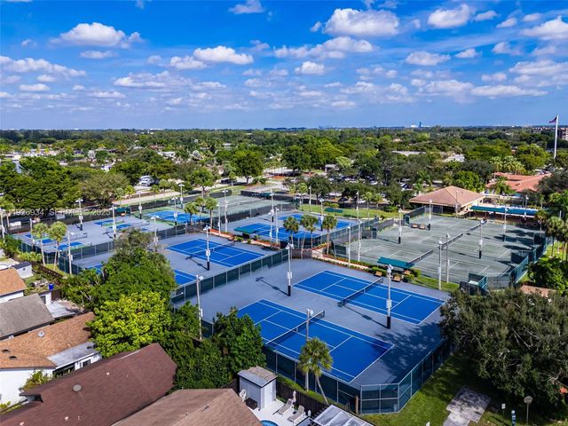 1420 W Sandpiper Cir 1420, Pembroke Pines, FL 33026