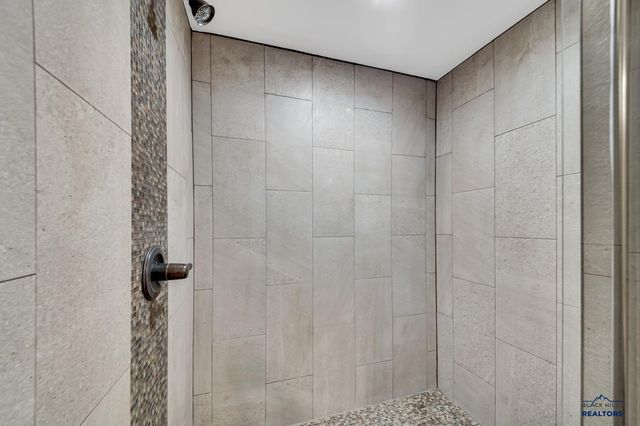 5804 HARPER CT, Rapid City, SD 57702