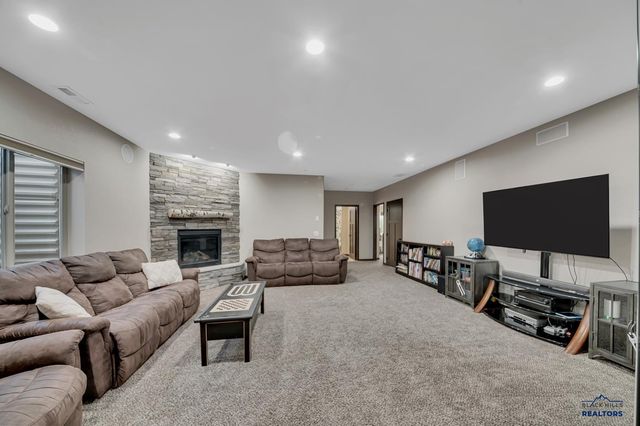 5804 HARPER CT, Rapid City, SD 57702