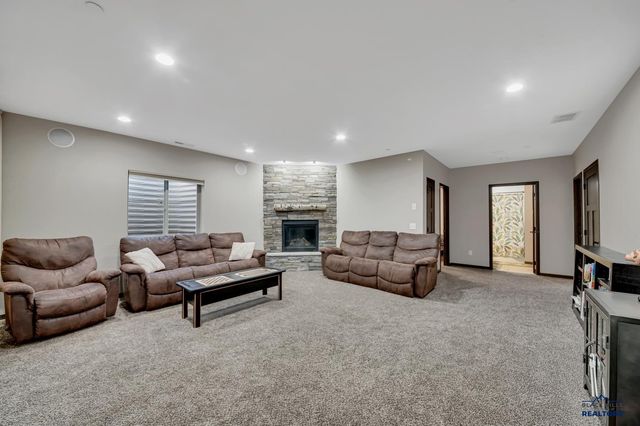 5804 HARPER CT, Rapid City, SD 57702