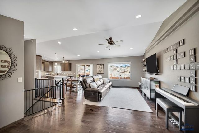 5804 HARPER CT, Rapid City, SD 57702