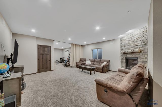 5804 HARPER CT, Rapid City, SD 57702