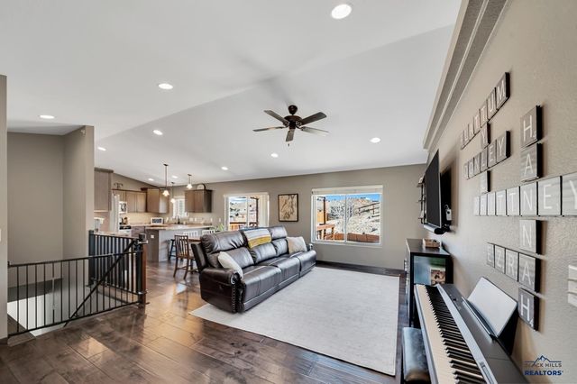 5804 HARPER CT, Rapid City, SD 57702