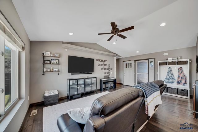 5804 HARPER CT, Rapid City, SD 57702