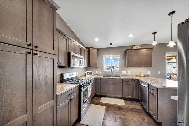 5804 HARPER CT, Rapid City, SD 57702