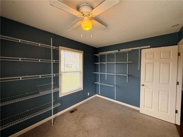 8701 E 92ND Place, Kansas City, MO 64138