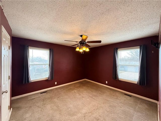 8701 E 92ND Place, Kansas City, MO 64138