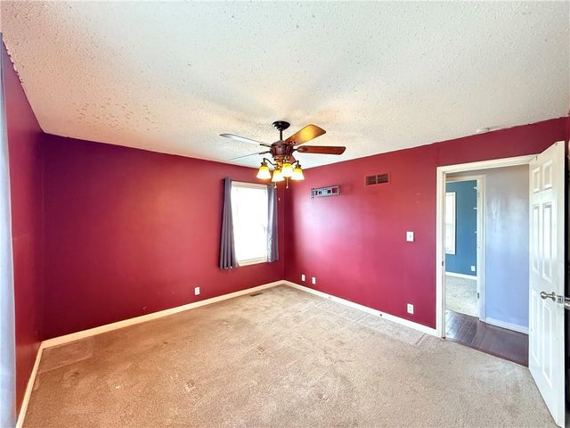 8701 E 92ND Place, Kansas City, MO 64138