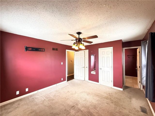 8701 E 92ND Place, Kansas City, MO 64138