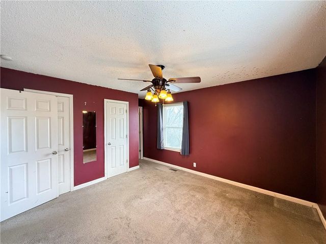 8701 E 92ND Place, Kansas City, MO 64138