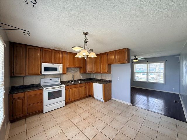 8701 E 92ND Place, Kansas City, MO 64138