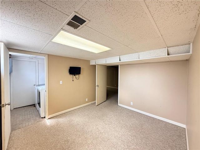 8701 E 92ND Place, Kansas City, MO 64138