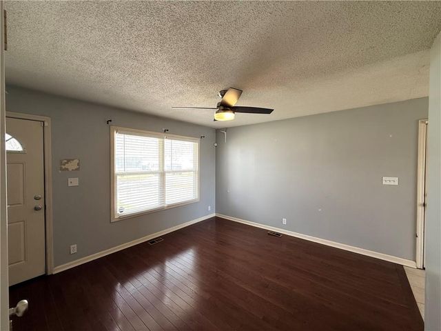 8701 E 92ND Place, Kansas City, MO 64138