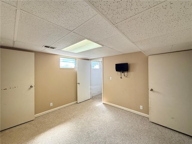 8701 E 92ND Place, Kansas City, MO 64138