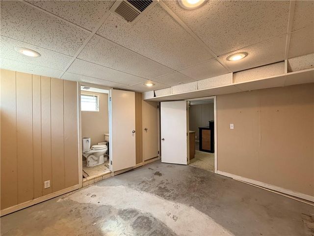 8701 E 92ND Place, Kansas City, MO 64138