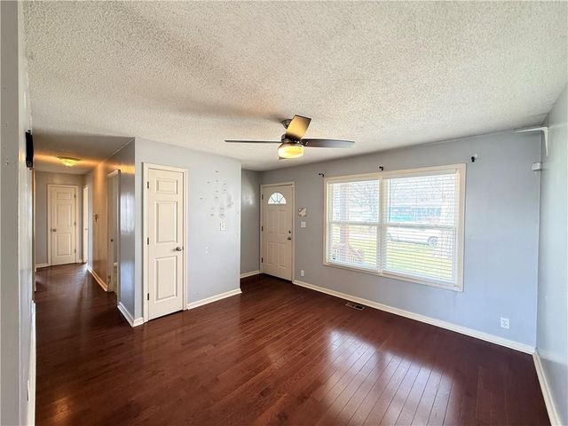 8701 E 92ND Place, Kansas City, MO 64138