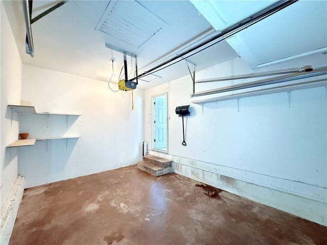 8701 E 92ND Place, Kansas City, MO 64138